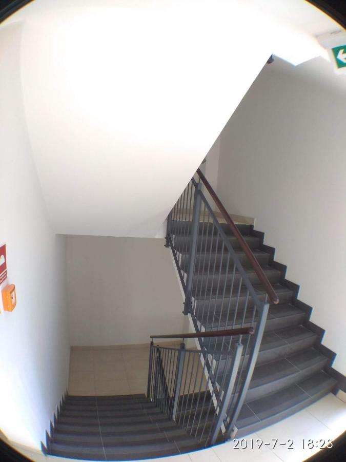 1110 Smialego 39 - Tanie Pokoje W Apartamencie - Samodzielne Zameldowanie - Self Check In Poznan Exterior foto
