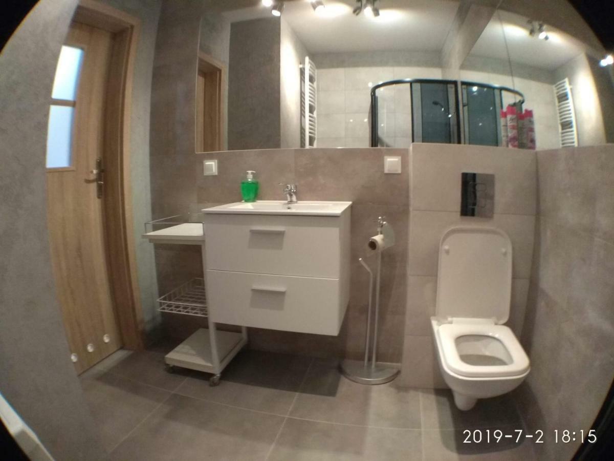 1110 Smialego 39 - Tanie Pokoje W Apartamencie - Samodzielne Zameldowanie - Self Check In Poznan Exterior foto