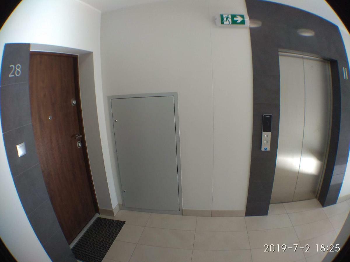 1110 Smialego 39 - Tanie Pokoje W Apartamencie - Samodzielne Zameldowanie - Self Check In Poznan Exterior foto